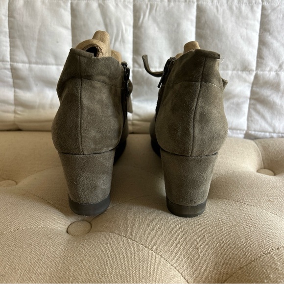Gentle Souls Kenneth Cole Dawnest Gray Suede Wedge Ankle Shoes Bow Size 7M - Picture 3 of 10